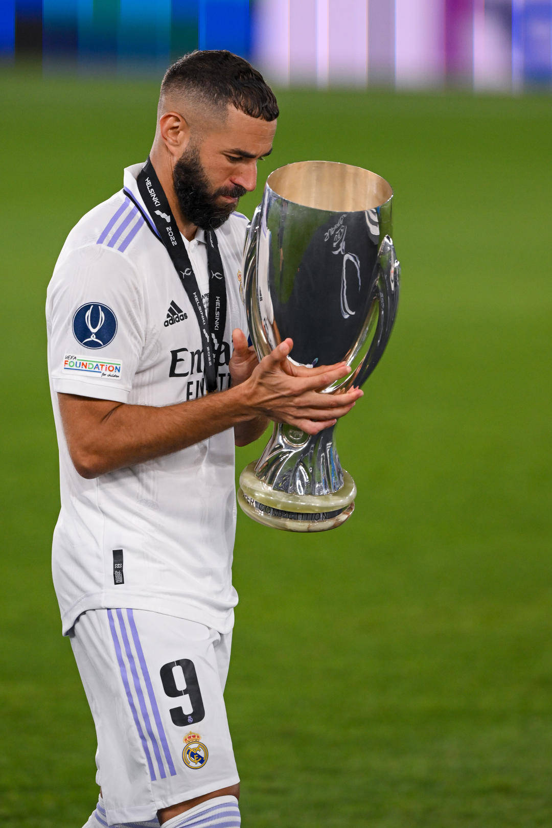 爱游戏下载-尼斯发布备战花絮，今夜回应争议，欧超杯任务艰巨，赛季目标并未改变(席维安为什么对钟灵态度大变)